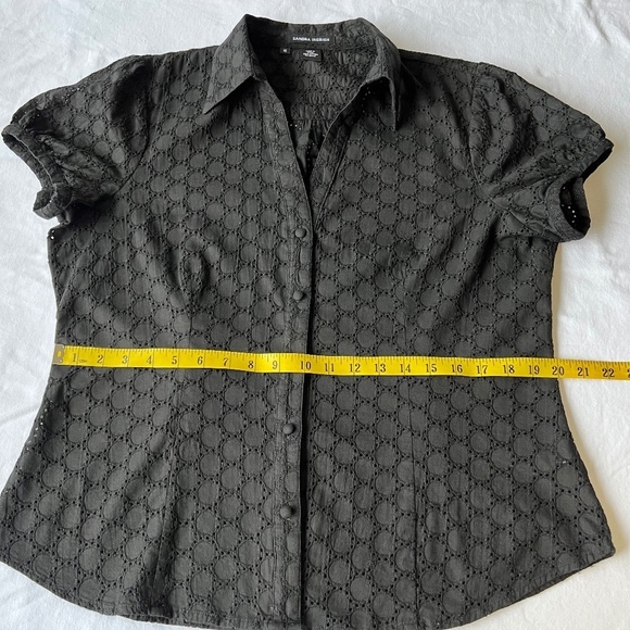 Sandra Ingrish circle eyelet button down puffed short sleeve top - Picture 4 of 8